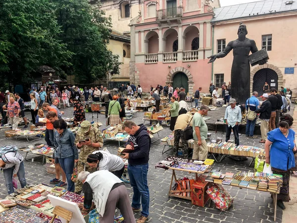 Lviv Ukraine Août Beau Paysage Urbain Les Gens Dans Marché — Photo