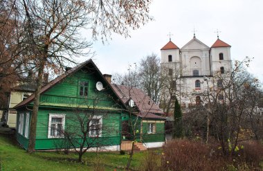 Yeşil ev, Trakai, Litvanya arkasında eski bir Katedrali