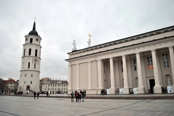 立陶宛老城大教堂广场维尔纽斯 — 图库照片
