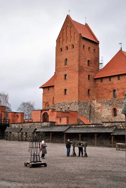 Cour Intérieure Château Trakai Avec Des Touristes Lituanie — Photo