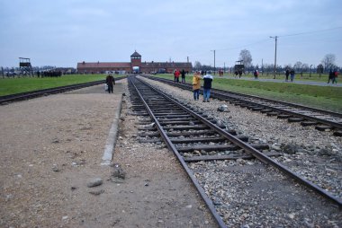 Auschwitz II-Birkenau kapıdan içeri kampın, Polonya