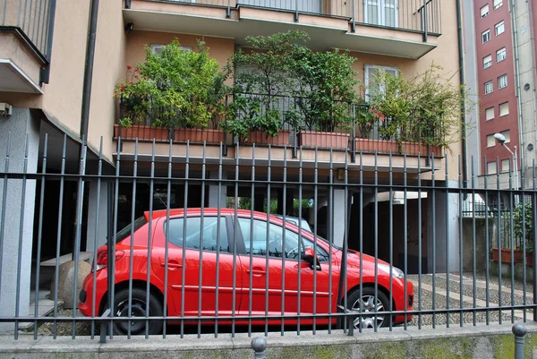 Red Car Yard Milan Italy — Stock Photo, Image