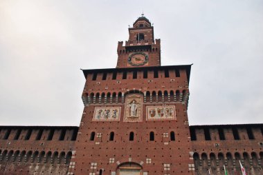 Milano'daki kalenin Torre del Filarete Kulesi, İtalya