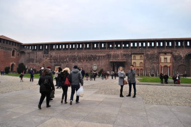 Sforza Kalesi'nin iç avlusu, Milano, İtalya