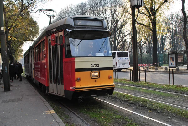 Tranvía Rojo Amarillo Italia Milán — Foto de Stock