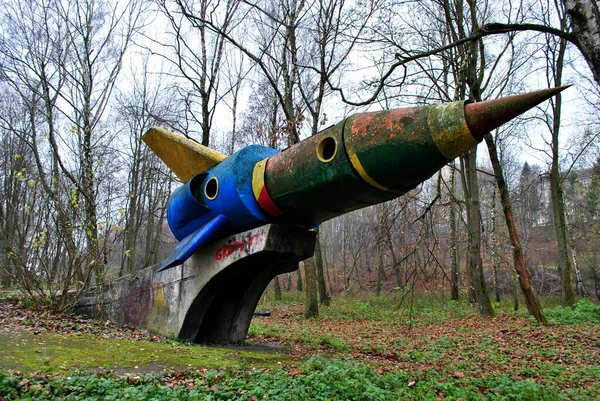 Советская Ракета Детской Площадке Парке — стоковое фото