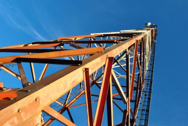 vinç ve metal yapı