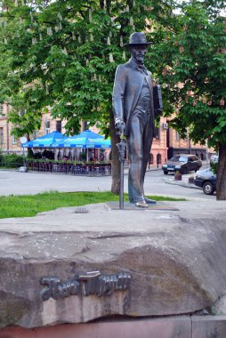 Lviv 'deki şairin anıtı.