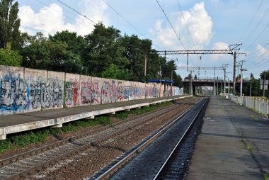 Şehrin demiryolu rayları.