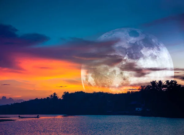 Hermoso Paisaje Por Noche Atractiva Super Luna Cielo Colorido Con —  Fotos de Stock