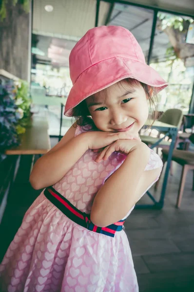 Adorável Criança Asiática Sorrindo Com Sorriso Perfeito Café Menina Feliz — Fotografia de Stock