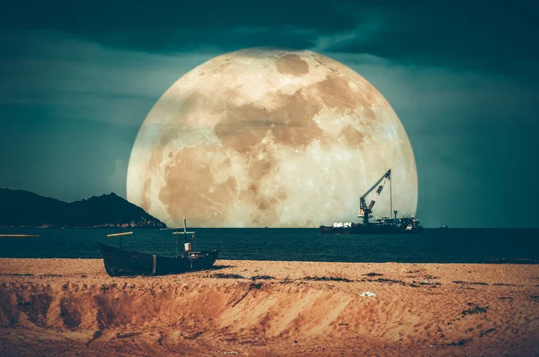 Manipulación Fotográfica Hermoso Cielo Nocturno Con Super Luna Sobre Buque —  Fotos de Stock