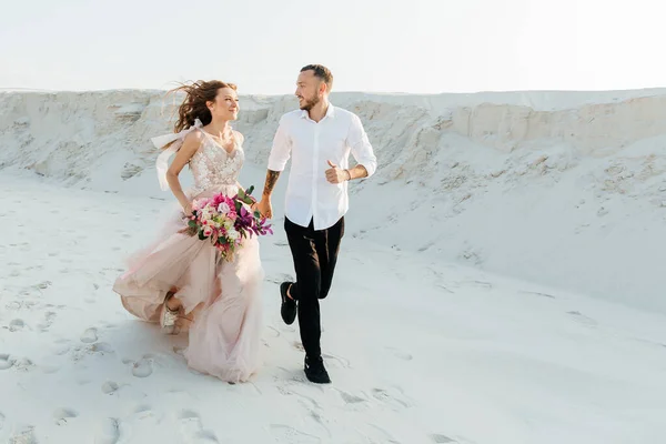 Histoire Amour Beau Couple Dans Une Robe Luxe Mariage Rose — Photo