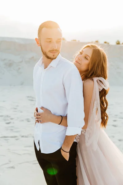 Historia Amor Una Hermosa Pareja Vestido Lujo Boda Rosa Con —  Fotos de Stock