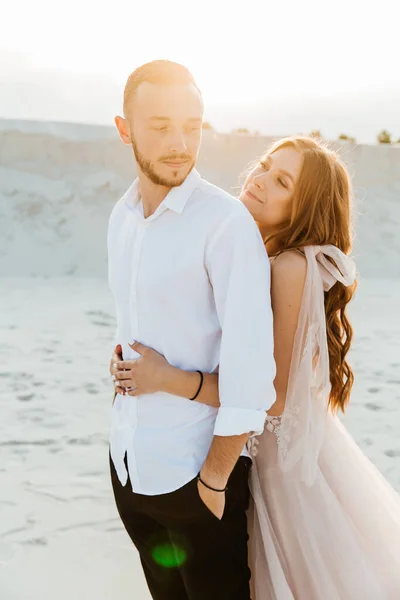 Love Story Ett Vackert Par Rosa Bröllop Lyx Klänning Med — Stockfoto