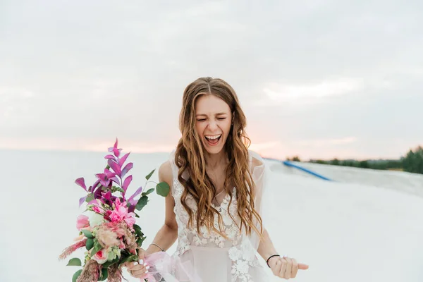 Love Story Ett Vackert Par Rosa Bröllop Lyx Klänning Med — Stockfoto