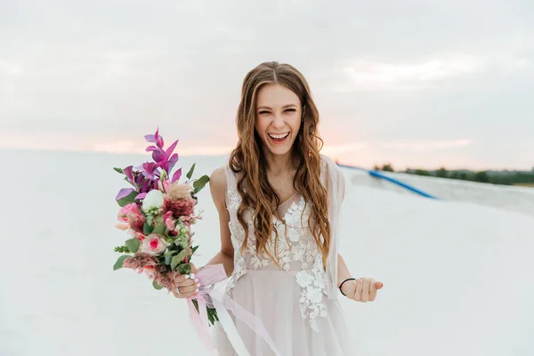 Love Story Van Een Mooi Koppel Een Roze Bruiloft Luxe — Stockfoto
