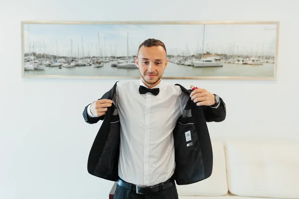 Retratos Noivo Acampamento Treinamento Hotel Vestido Como Homem Negócios Terno — Fotografia de Stock