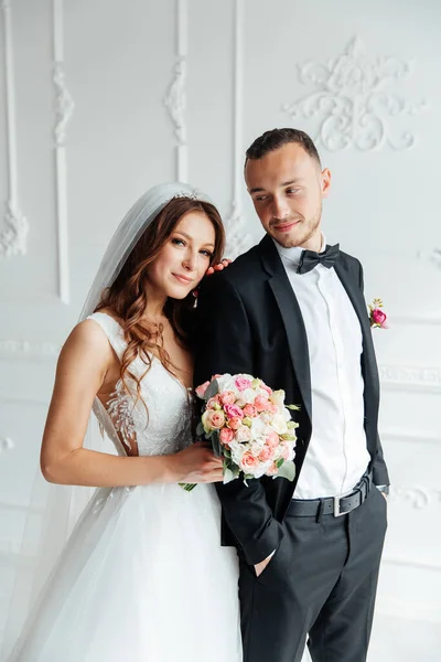 Primo Incontro Dello Sposo Abito Nero Sposa Abito Sposa Bianco — Foto Stock