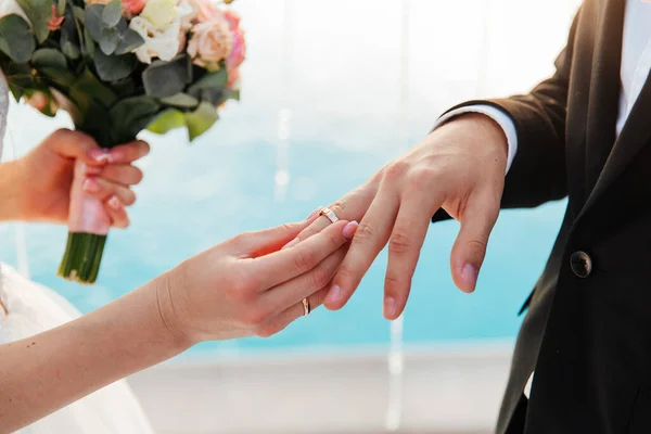Lyxigt Vackert Par Brudgummen Svart Kostym Och Bruden Bröllop Vit — Stockfoto