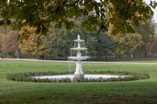 Vecchia Fontana Nel Parco — Foto Stock