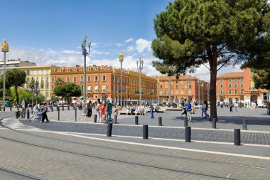 Güzel, Fransa 6 Mayıs 2025 Massena 'da şehir merkezinde dükkanları olan Nice, Cote d' Azur, Fransız Rivierası