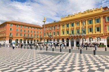 Güzel, Fransa 6 Mayıs 2025 Massena 'da şehir merkezinde dükkanları olan Nice, Cote d' Azur, Fransız Rivierası