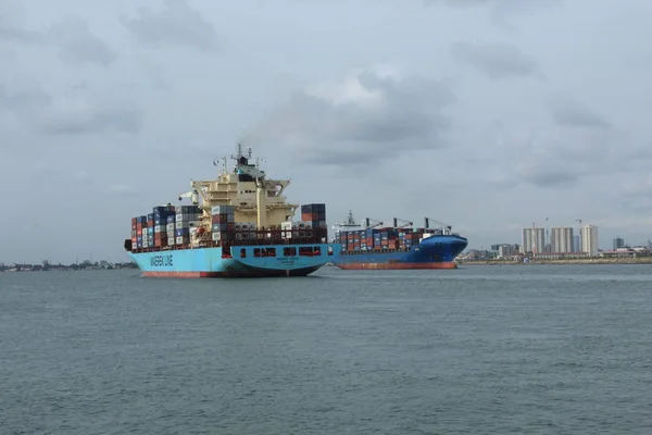 2019年4月9日火曜日にナイジェリアを出発した Leto モンロビア Maesrkline がラゴス港に到着 — ストック写真