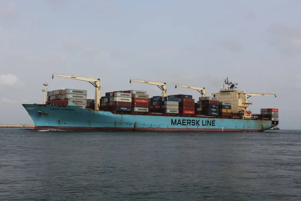 Maersk Buque Carga Línea Cargado Contenedores Llega Puerto Nigeriano — Foto de Stock