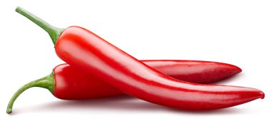 Kırmızı kırmızı biber beyaz arka planda izole edilmiş. Kırpma yolu olan biber yığını. Tam alan derinliği