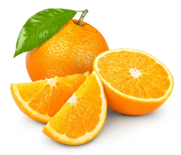 Naranja entero y cortado sobre fondo blanco — Foto de Stock