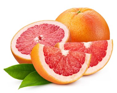 Beyaz arkaplanda yaprakları ve dilimleri olan greyfurt