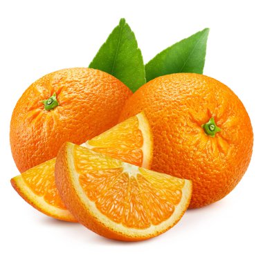 Olgunlaşmış yeşil yapraklı portakal meyvesi