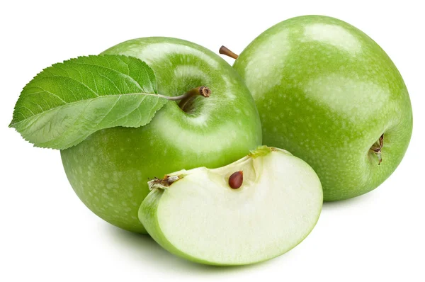 Duas maçãs verdes inteiras e fatia com folhas — Fotografia de Stock