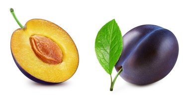 Erik. Beyaz arka planda yaprakları olan taze organik erik. Kesme yolu olan erik