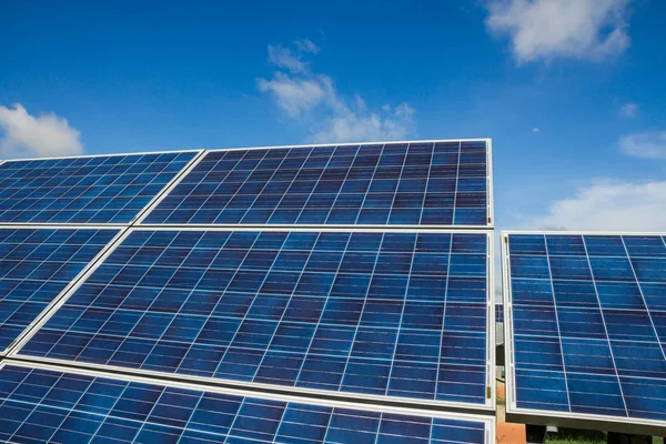 Solenergi Med Blå Himmel Solpanel Ren Och Gratis Energianvändning — Stockfoto