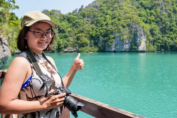 Žena Turistické Thale Nai Zvedl Dslr Fotoaparát Palce Dobytí Malebný — Stock fotografie