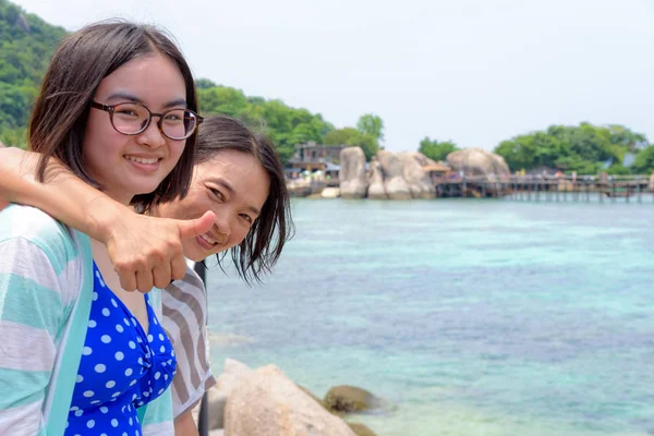 Daughter Mother Lifting Thumb Admire Beautiful Scenery Sea Koh Nang — Stock Photo, Image