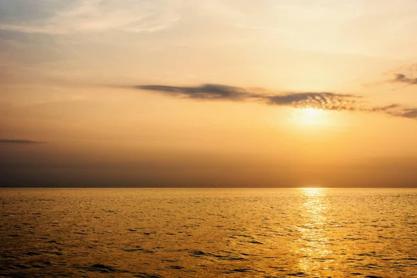 Vacker Natur Landskap Färgglada Himmel Och Varma Orange Sken Solen — Stockfoto