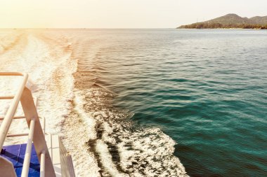 Vintage tarzı güzel doğal peyzaj hız tarafından seyahat ederken gökyüzü ve mavi deniz tekne yaz aylarında Ko Pha Ngan Adası Tayland Körfezi içinde bir ünlü konumlar ilinin Surat Thani, Tayland olduğunu