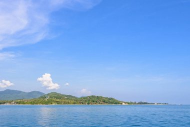 Bir ünlü konumlar ilinin Surat Thani, Tayland Tayland Körfezi Island Ko Pha Ngan yaz aylarında mavi deniz ve gökyüzü güzel doğa manzara olduğunu
