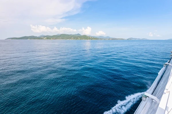 Vackra Landskap Sky Och Blå Havet Medan Resa Med Hastigheten — Stockfoto