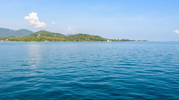 ธรรมชาต สวยงามของท องฟ าและทะเลส าเง นในฤด อนท เกาะเกาะพะง นในอ าวไทย — ภาพถ่ายสต็อก