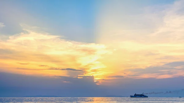 Beautiful Natural Landscape Large Travel Boat Sailing Sea Colorful Sky — стоковое фото