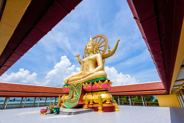 Grote Gouden Boeddhabeeld Zittend Onder Blauwe Hemel Big Buddha Temple — Stockfoto