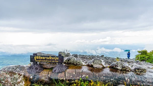 Lan Hin Pum Namensschild Touristengruppe Und Großen Steinernen Hof Während — Stockfoto