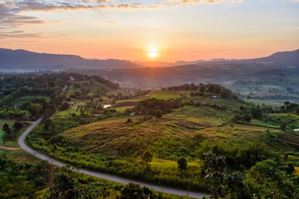 Природный Пейзаж Цветущим Небом Горами Время Восхода Солнца Кхао Тахиан — стоковое фото