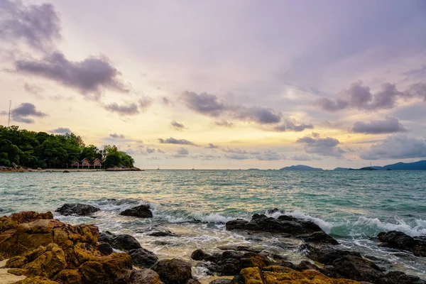 Koh Lipe adasında yaz aylarında deniz üzerinde gün batımı, Tayland — Stok fotoğraf