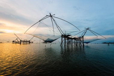 Tayland gündoğumu sırasında Pakpra kanalında Kırsal yaşam tarzı