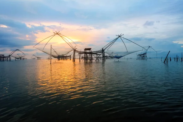 Ländlicher Lebensstil am Pakpra-Kanal bei Sonnenaufgang in Thailand — Stockfoto